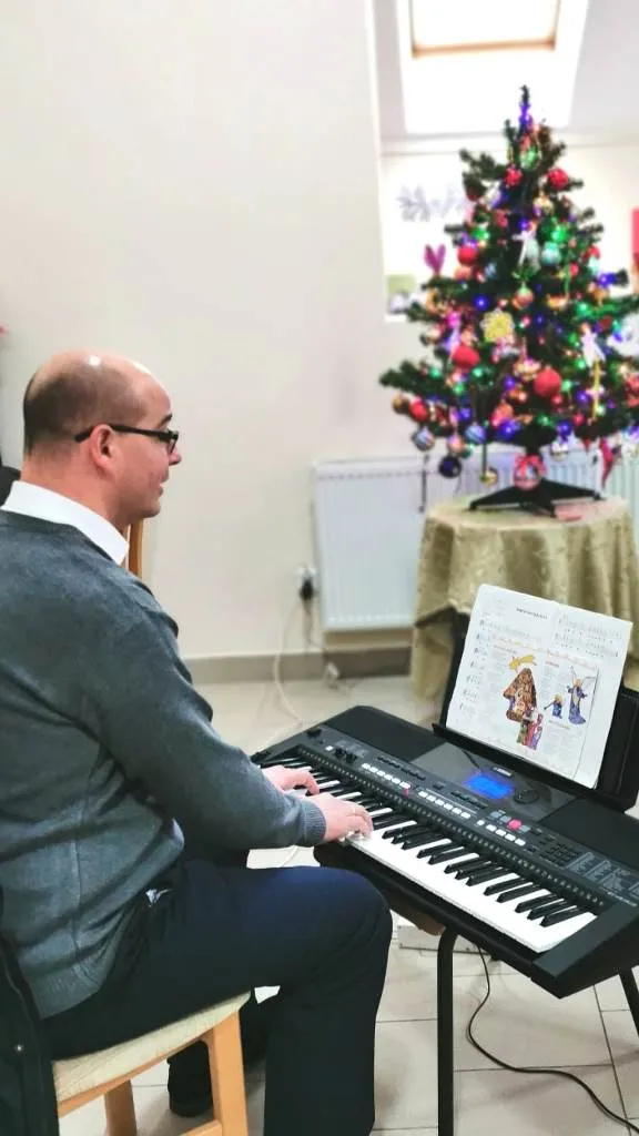 Kolędowanie w Domu Dziennego Pobytu w Falenicy