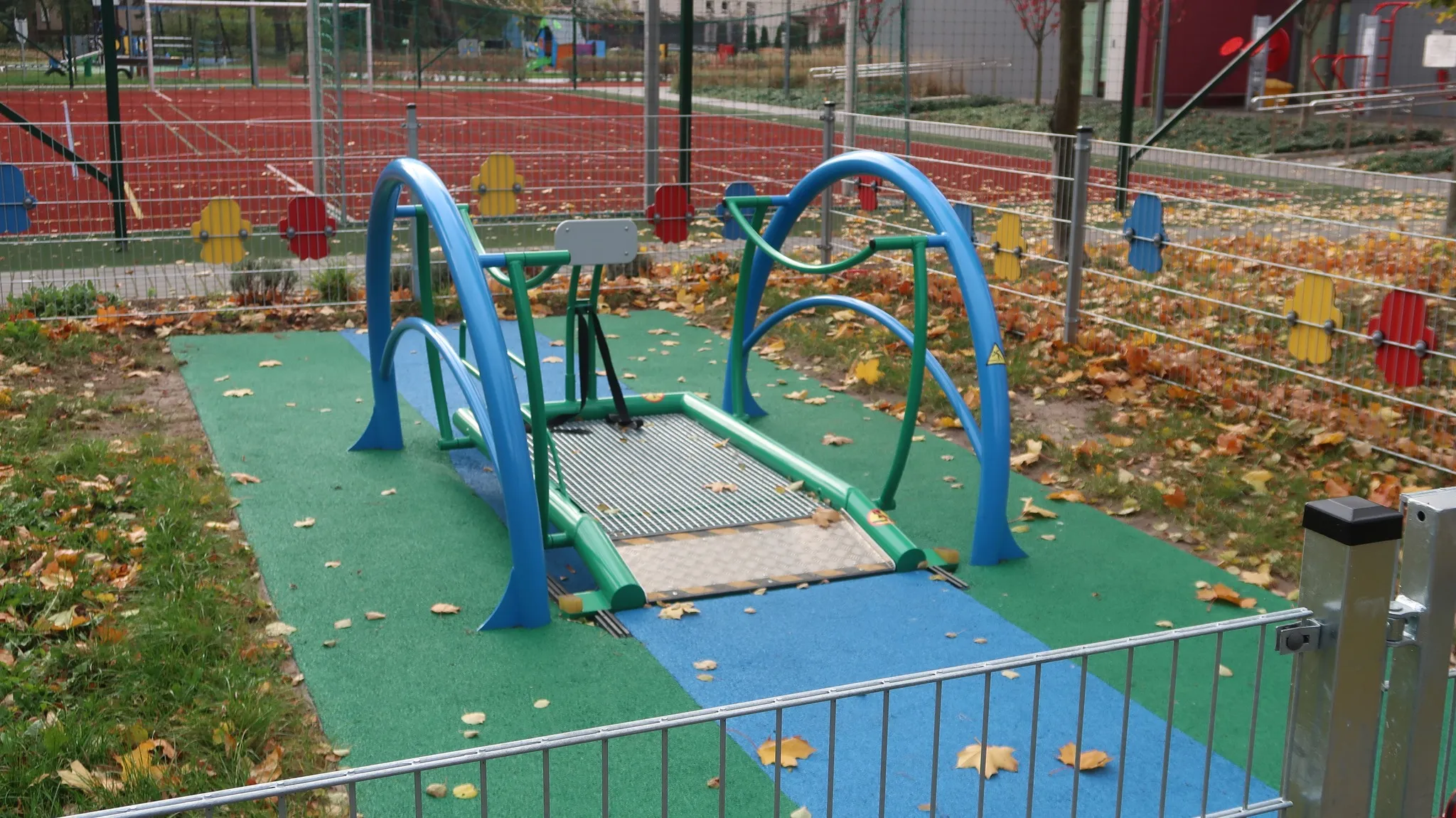 Nowy plac zabaw jest oficjalnie otwarty