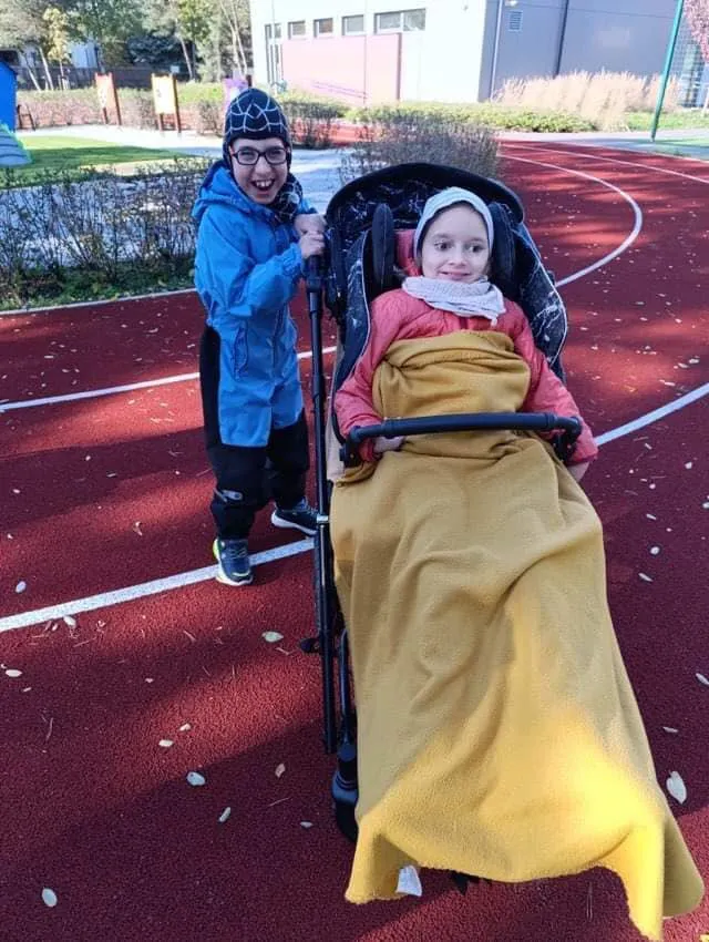 Korzystamy z nowego placu zabaw