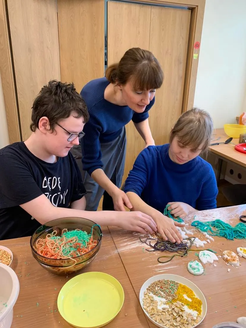 Warsztaty sensoplastyczne w nastroju wielkanocnym