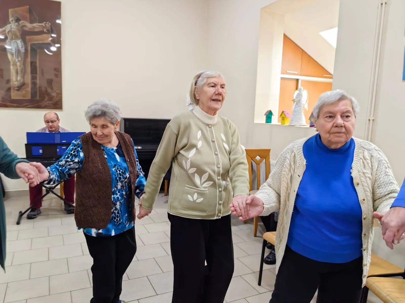 Spotkanie przy muzyce w Domu Dziennego Pobytu w Falenicy