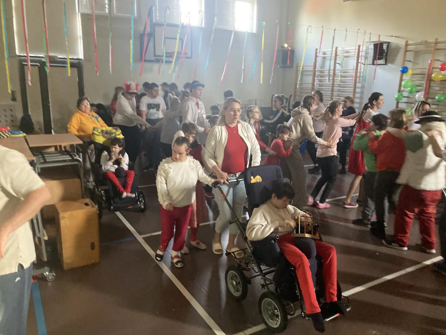 Ramię w ramię, łączy nas muzyka – dyskoteka