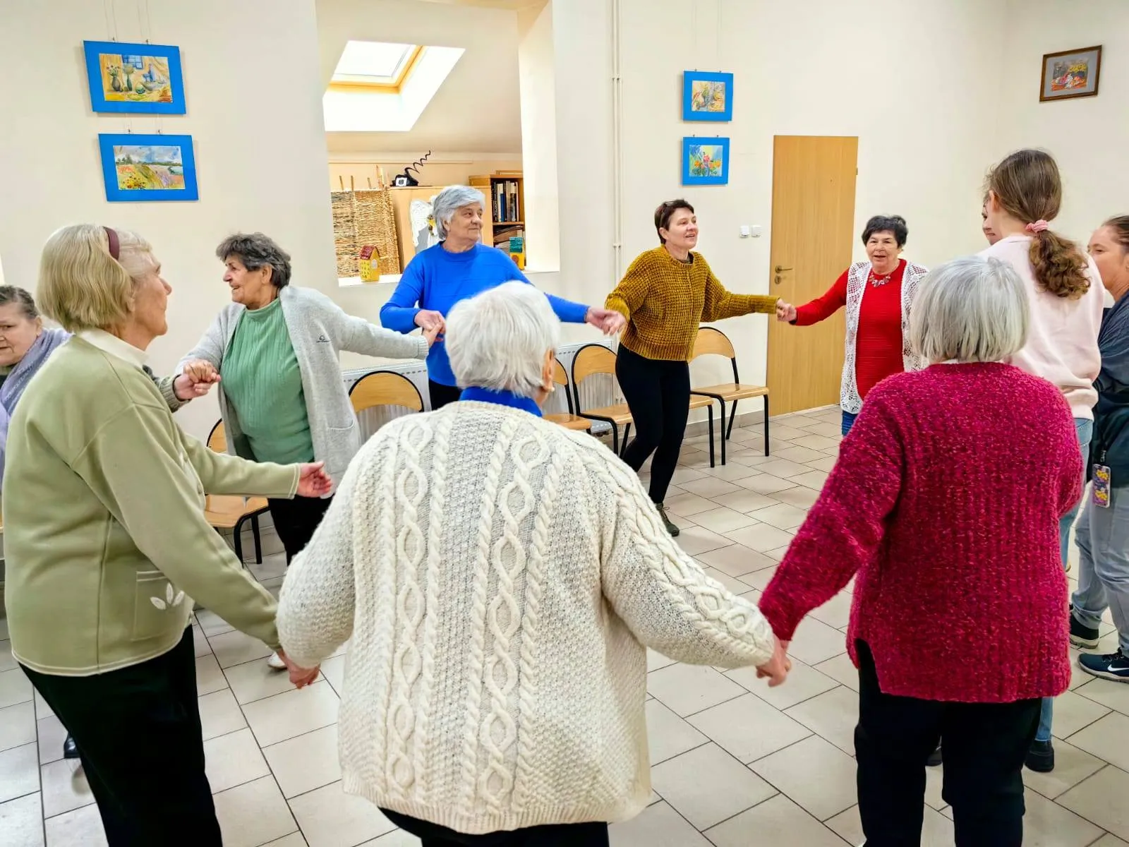 Spotkanie przy muzyce w Domu Dziennego Pobytu w Falenicy