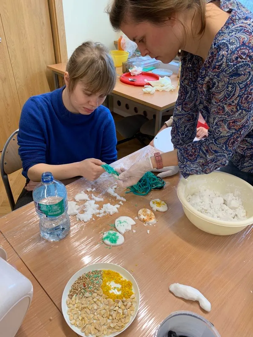 Warsztaty sensoplastyczne w nastroju wielkanocnym