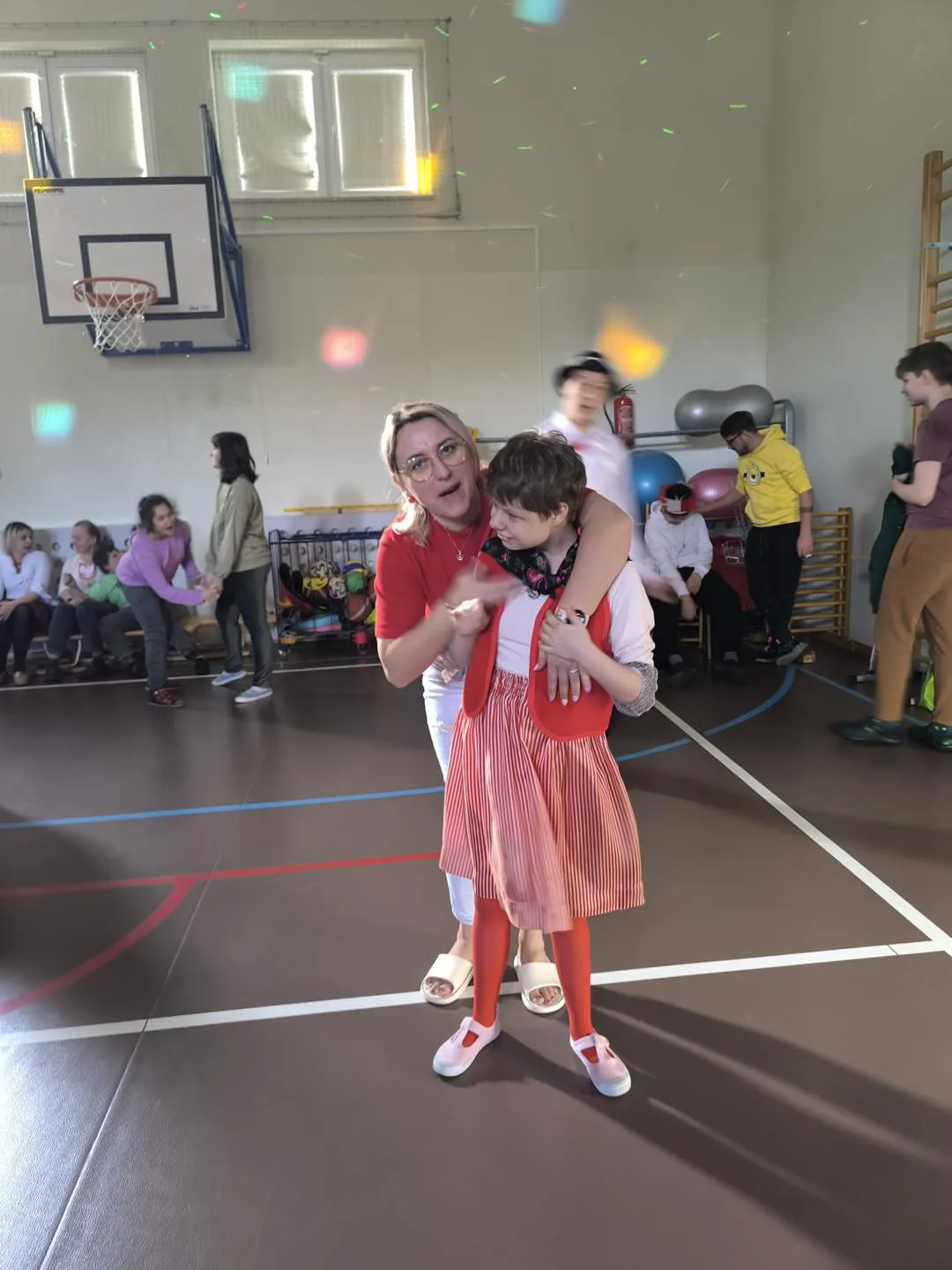 Ramię w ramię, łączy nas muzyka – dyskoteka