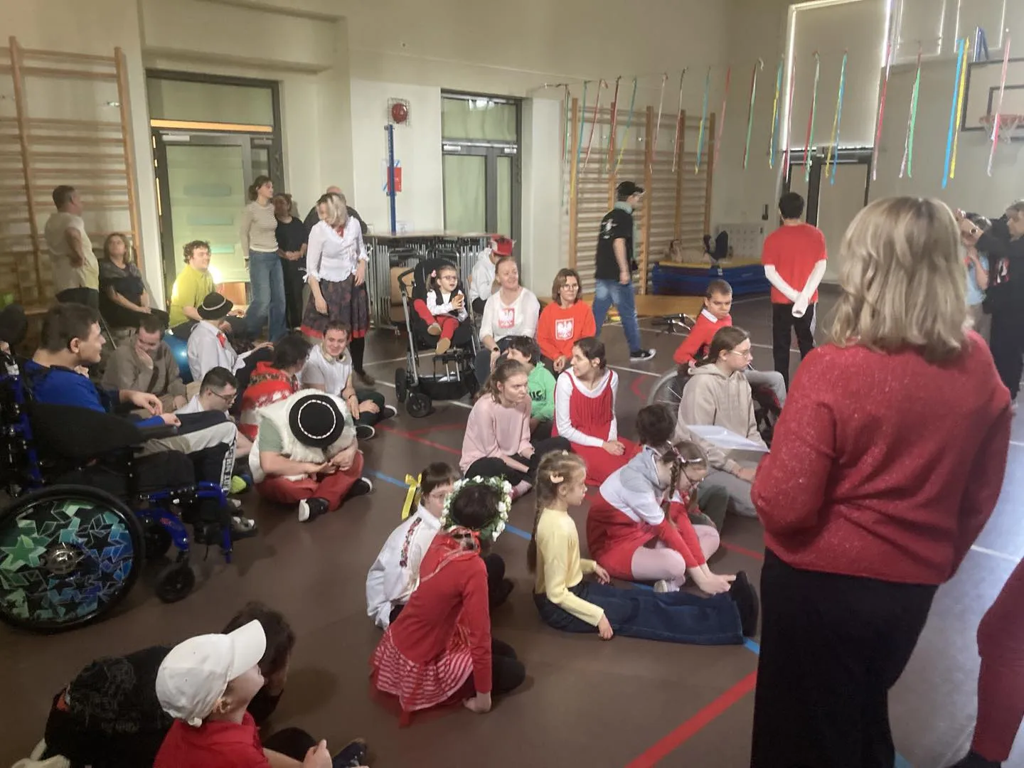 Ramię w ramię, łączy nas muzyka – dyskoteka