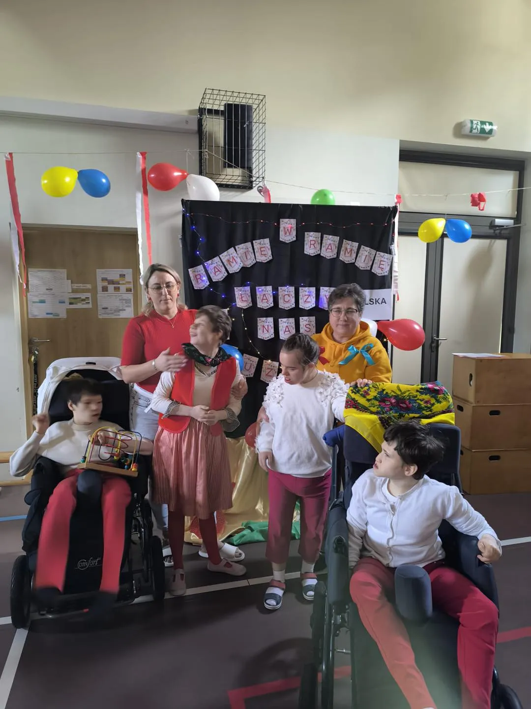 Ramię w ramię, łączy nas muzyka – dyskoteka