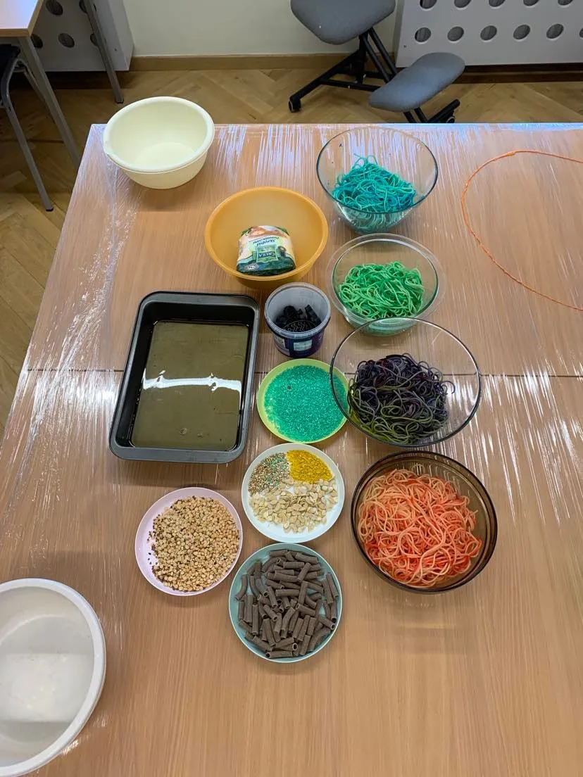 Warsztaty sensoplastyczne w nastroju wielkanocnym