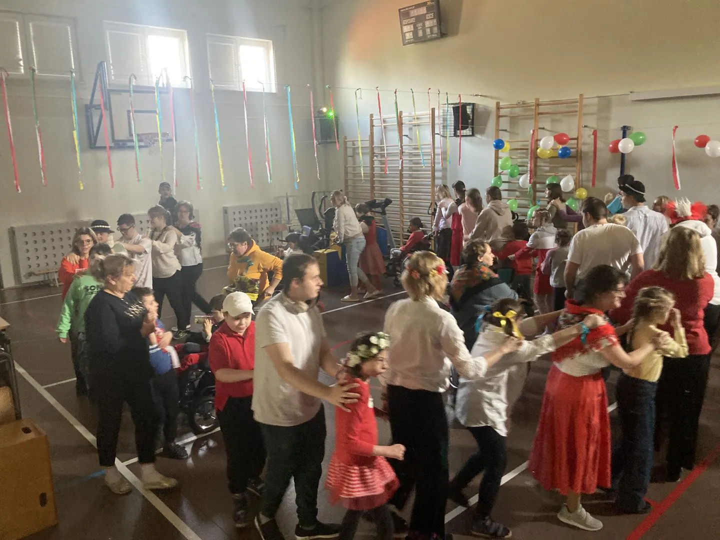 Ramię w ramię, łączy nas muzyka – dyskoteka