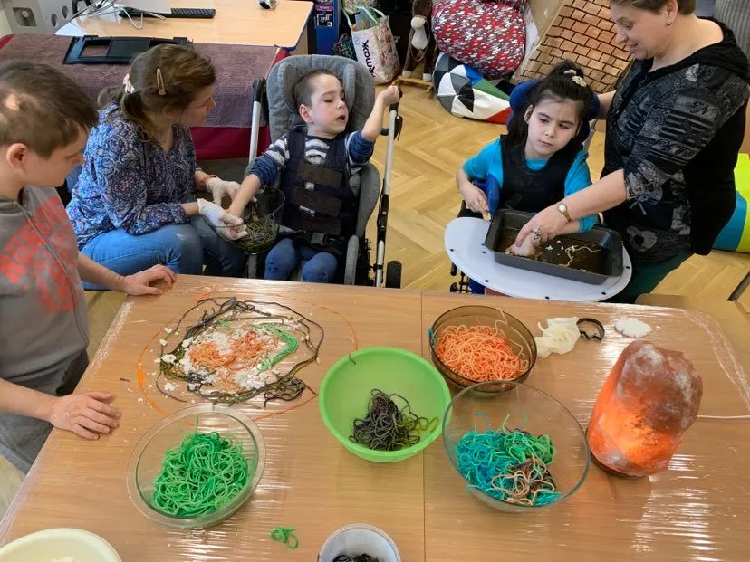 Warsztaty sensoplastyczne w nastroju wielkanocnym