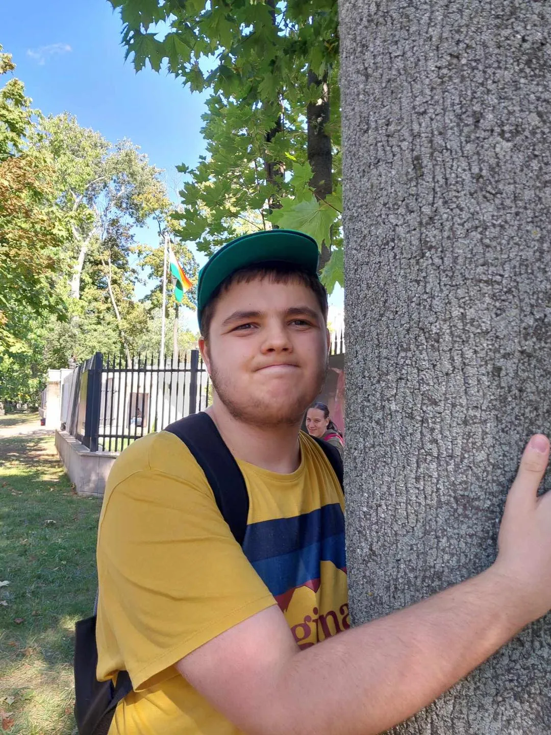 Przytul się do drzewa