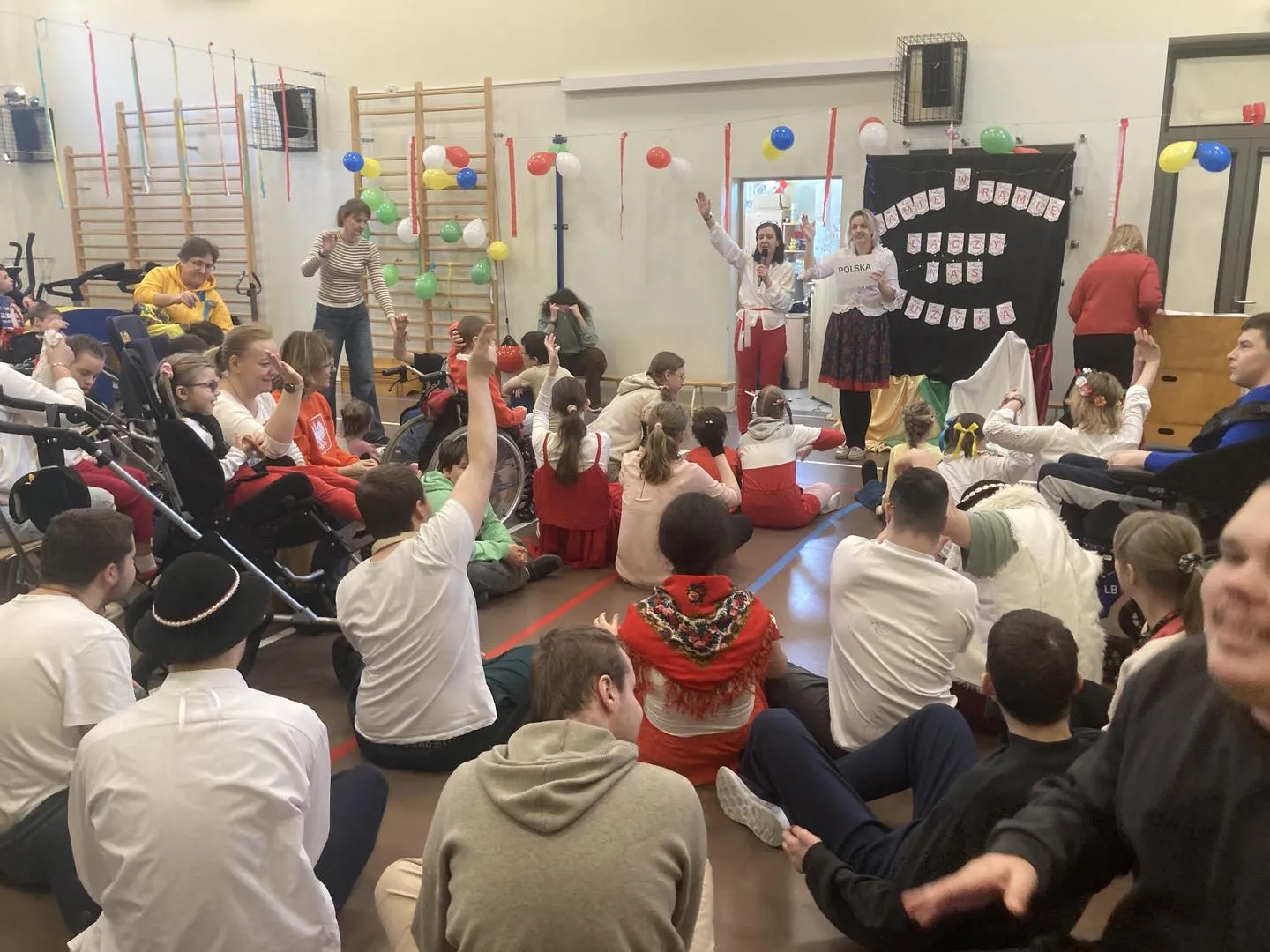 Ramię w ramię, łączy nas muzyka – dyskoteka