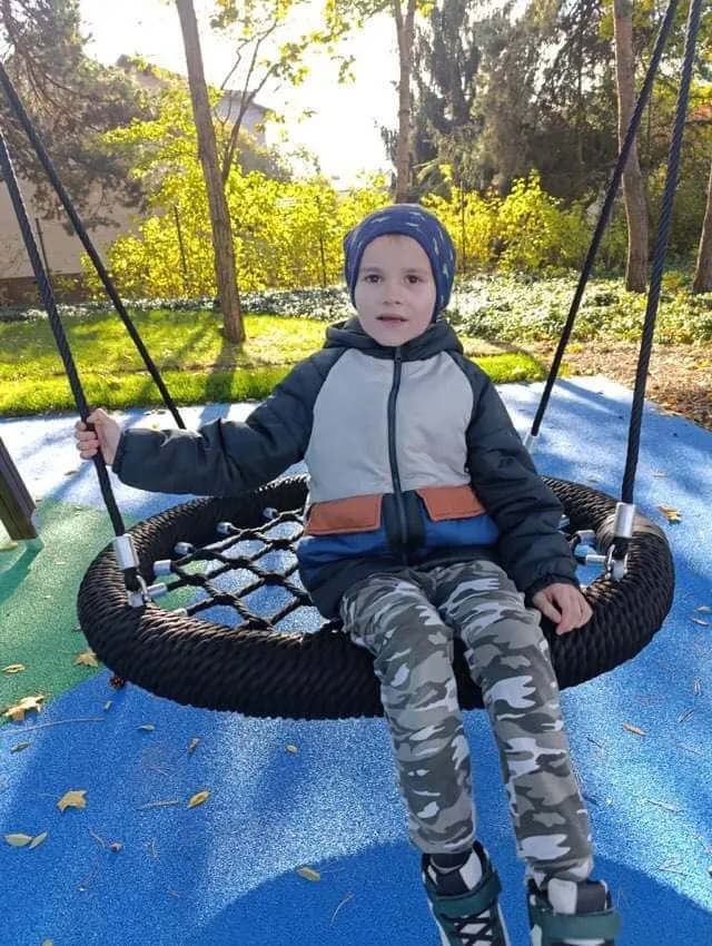 Korzystamy z nowego placu zabaw