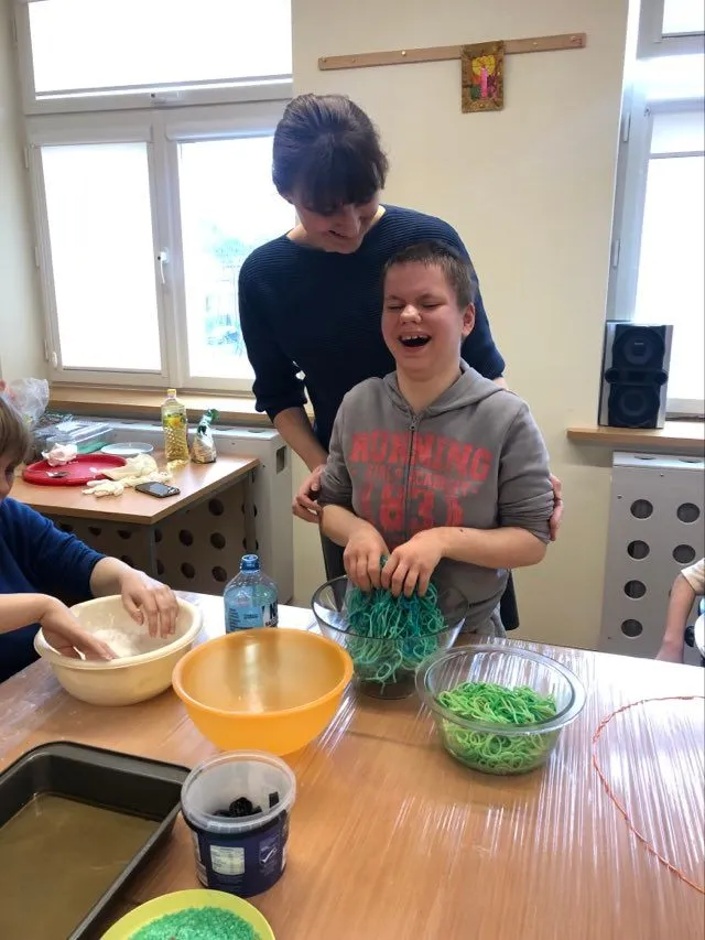 Warsztaty sensoplastyczne w nastroju wielkanocnym