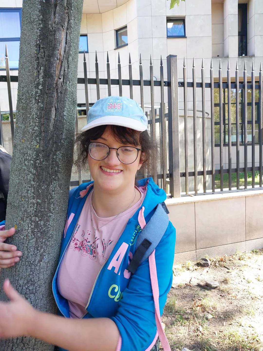 Przytul się do drzewa