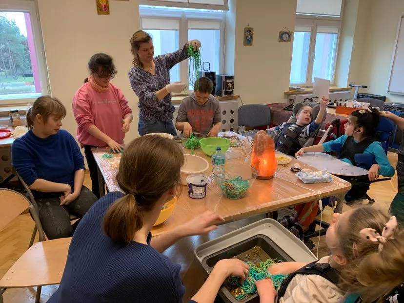 Warsztaty sensoplastyczne w nastroju wielkanocnym