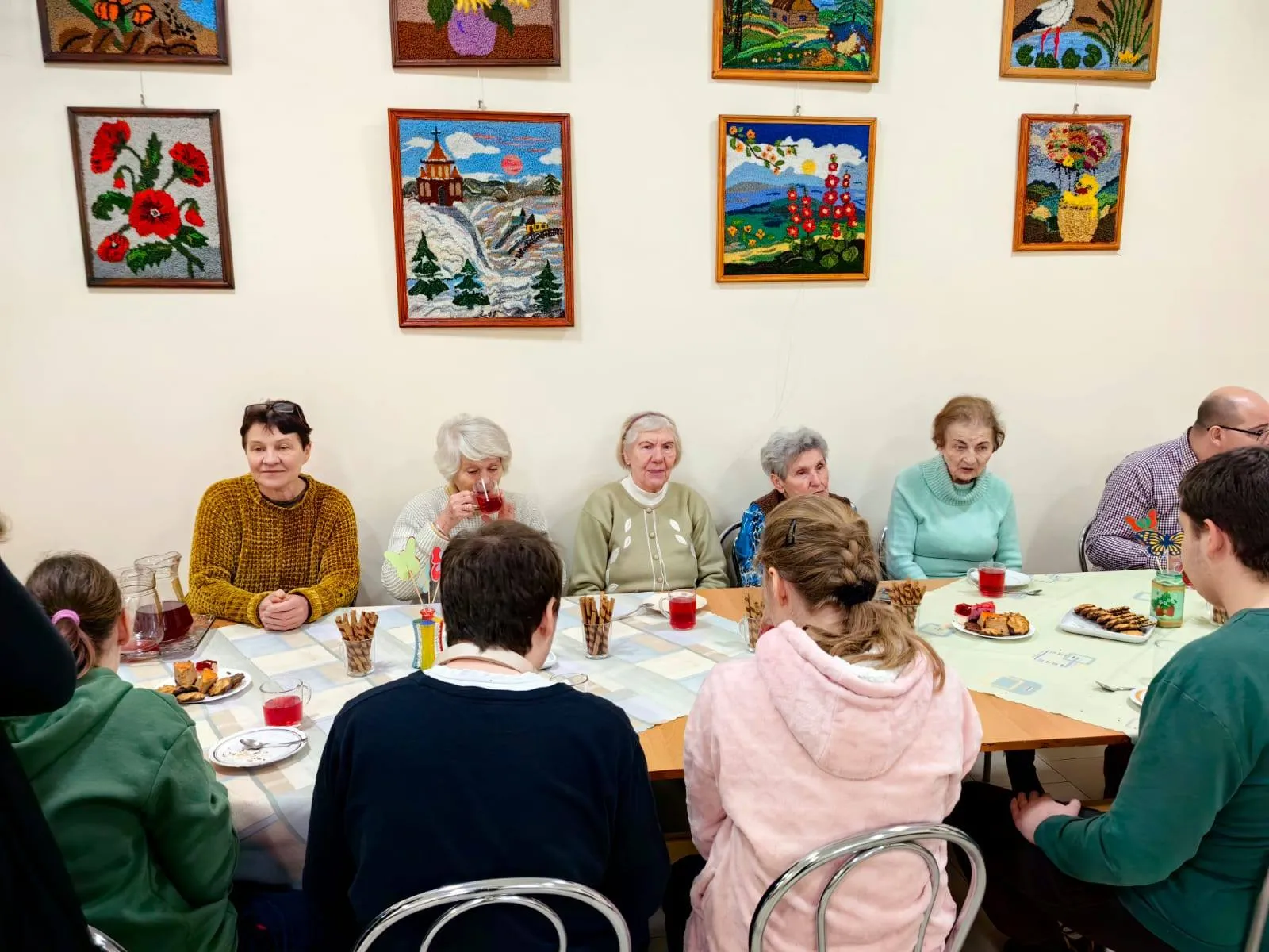 Spotkanie przy muzyce w Domu Dziennego Pobytu w Falenicy