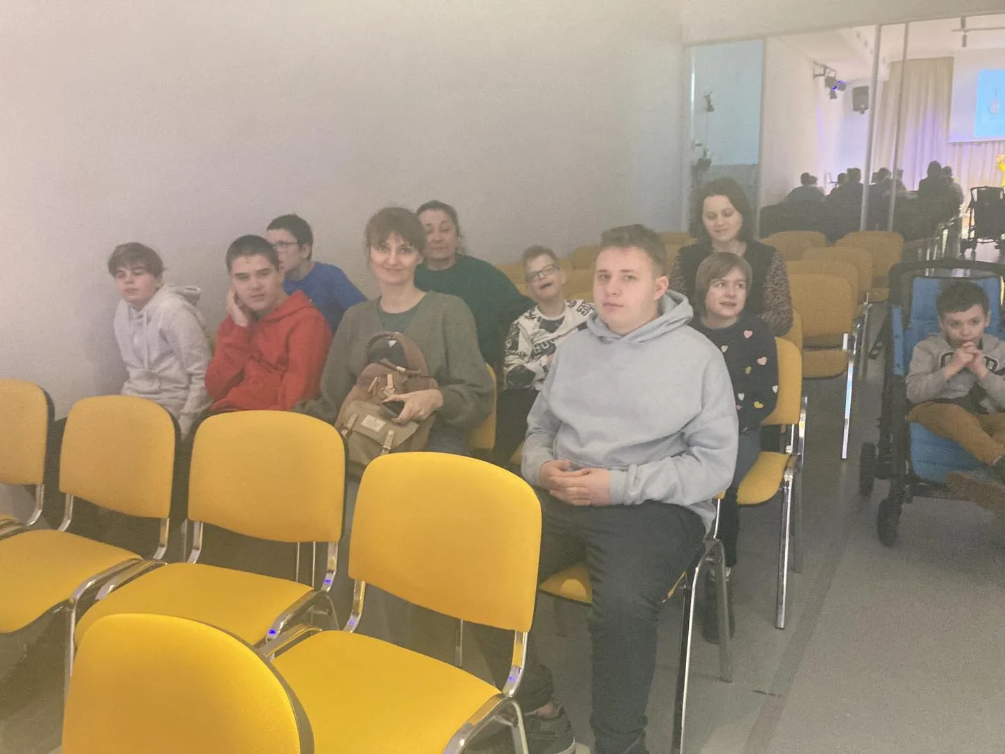 Temat dzisiejszego koncertu to: “Zagraj ze mną na skrzypcach – grupa instrumentów smyczkowych”.