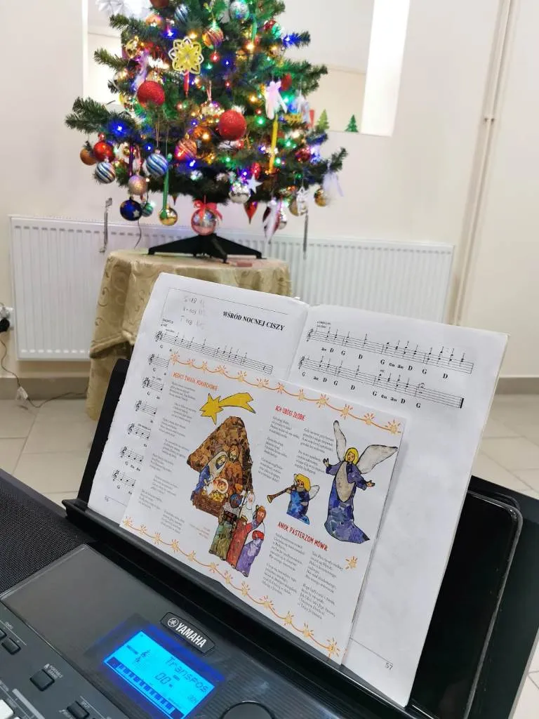Kolędowanie w Domu Dziennego Pobytu w Falenicy