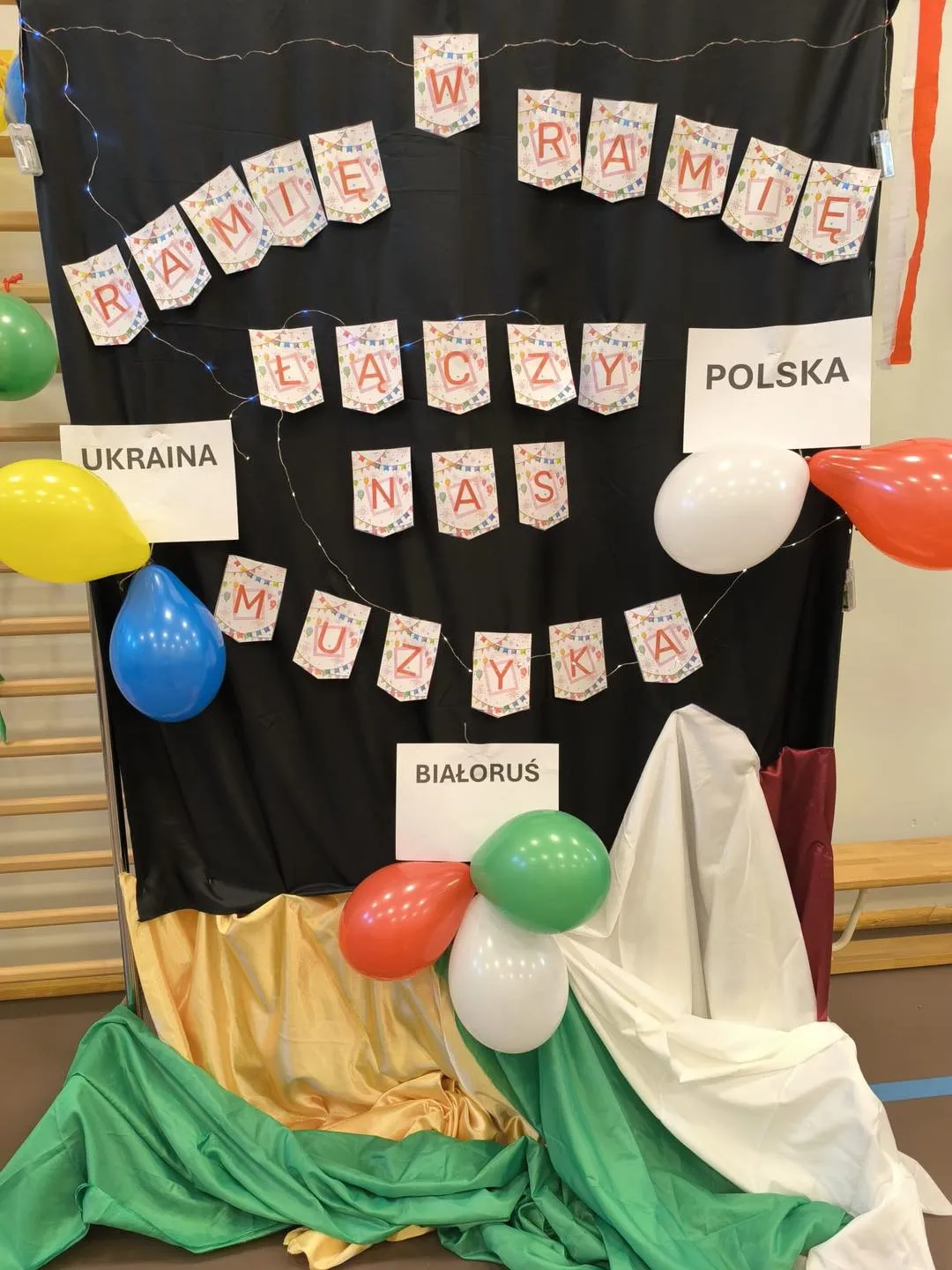 Ramię w ramię, łączy nas muzyka – dyskoteka