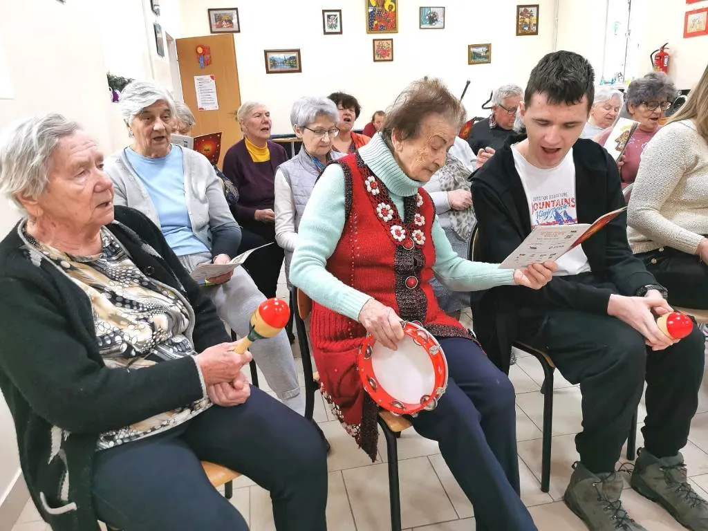 Kolędowanie w Domu Dziennego Pobytu w Falenicy