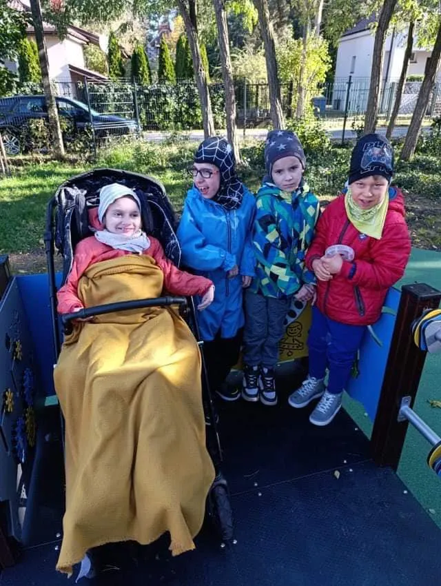 Korzystamy z nowego placu zabaw