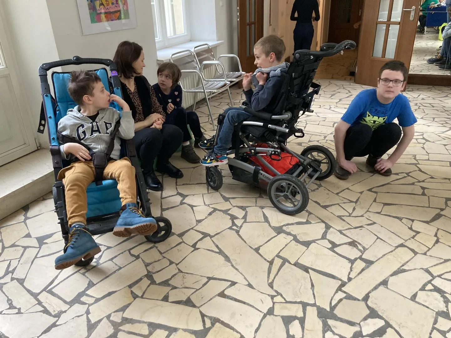 Temat dzisiejszego koncertu to: “Zagraj ze mną na skrzypcach – grupa instrumentów smyczkowych”.