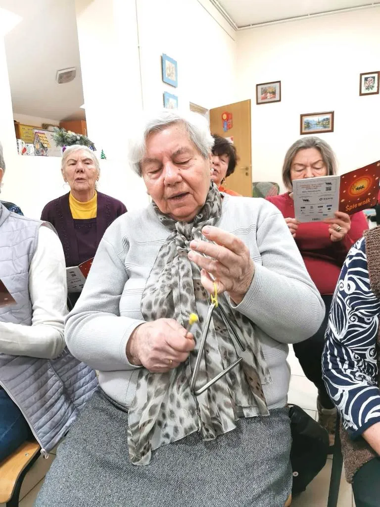 Kolędowanie w Domu Dziennego Pobytu w Falenicy
