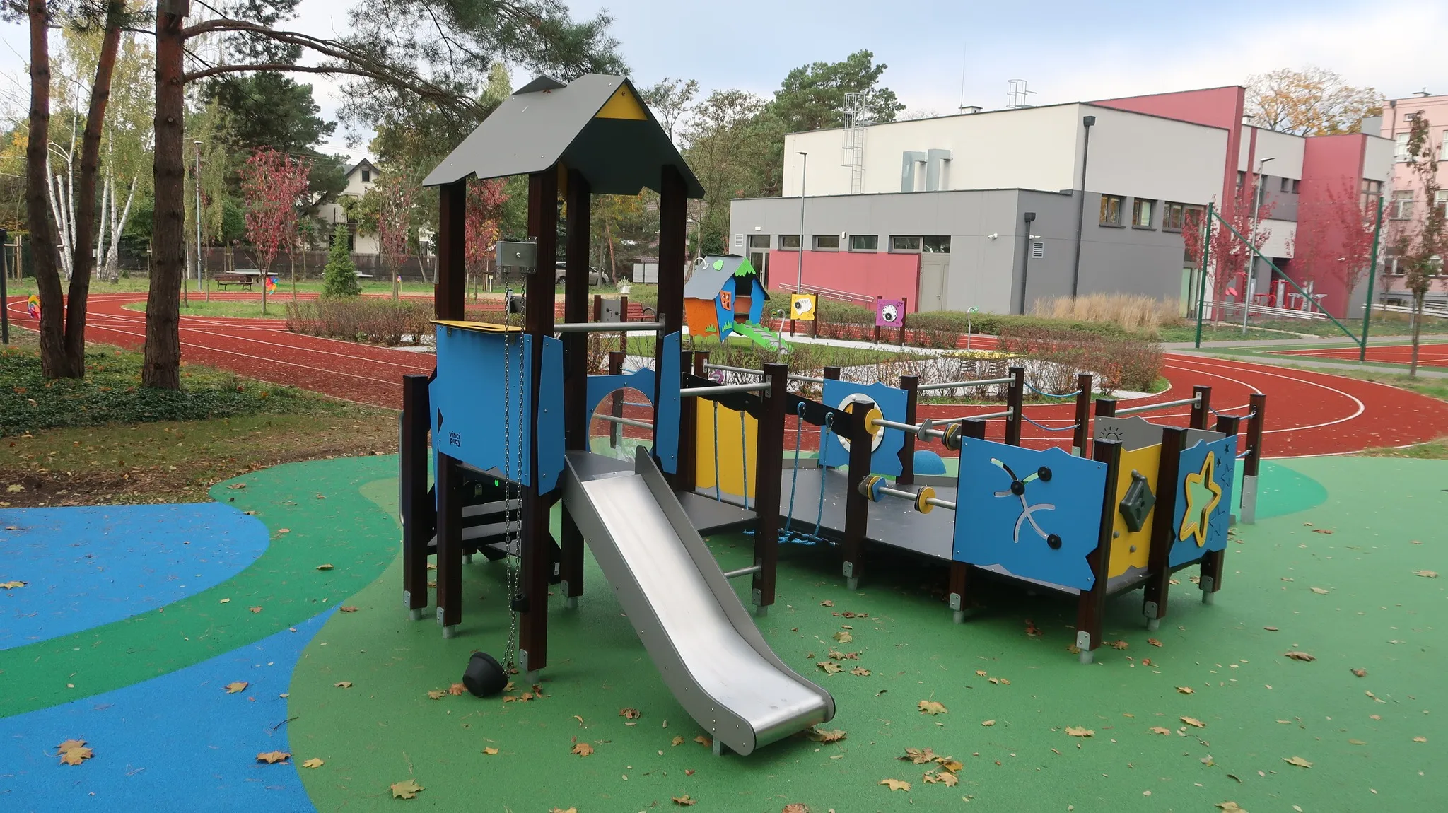 Nowy plac zabaw jest oficjalnie otwarty