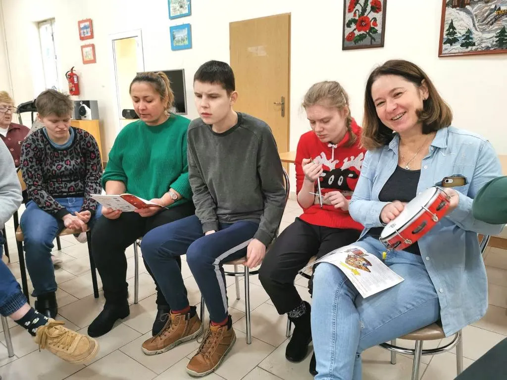 Kolędowanie w Domu Dziennego Pobytu w Falenicy