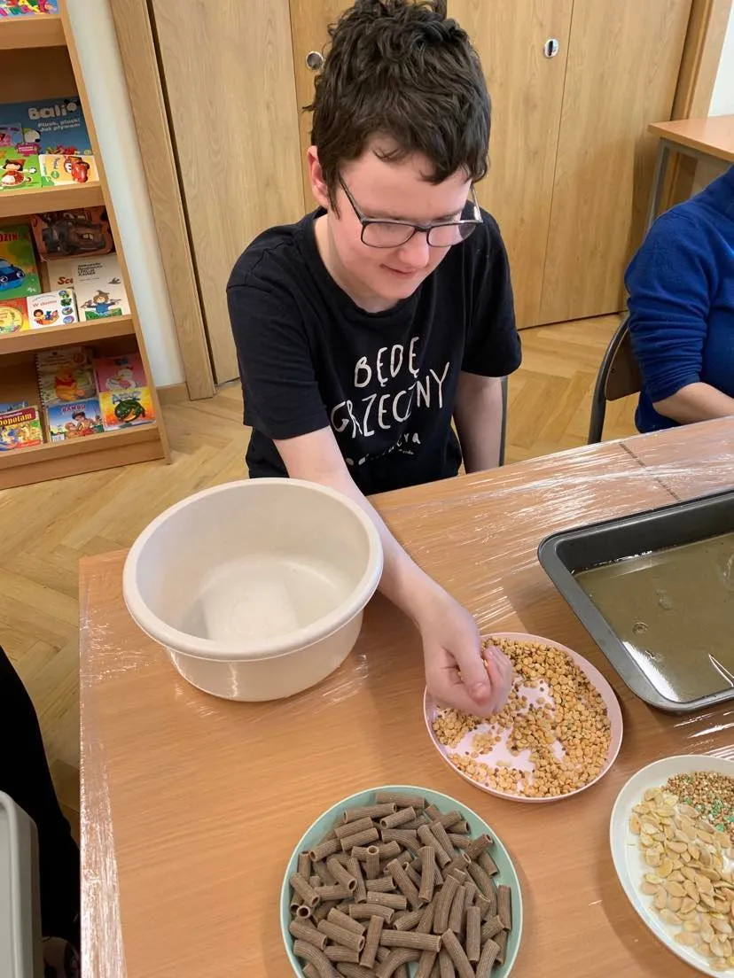 Warsztaty sensoplastyczne w nastroju wielkanocnym