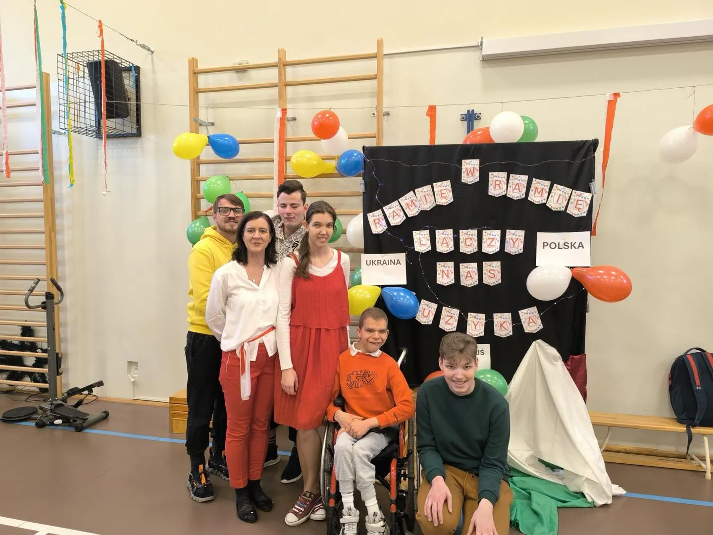 Ramię w ramię, łączy nas muzyka – dyskoteka