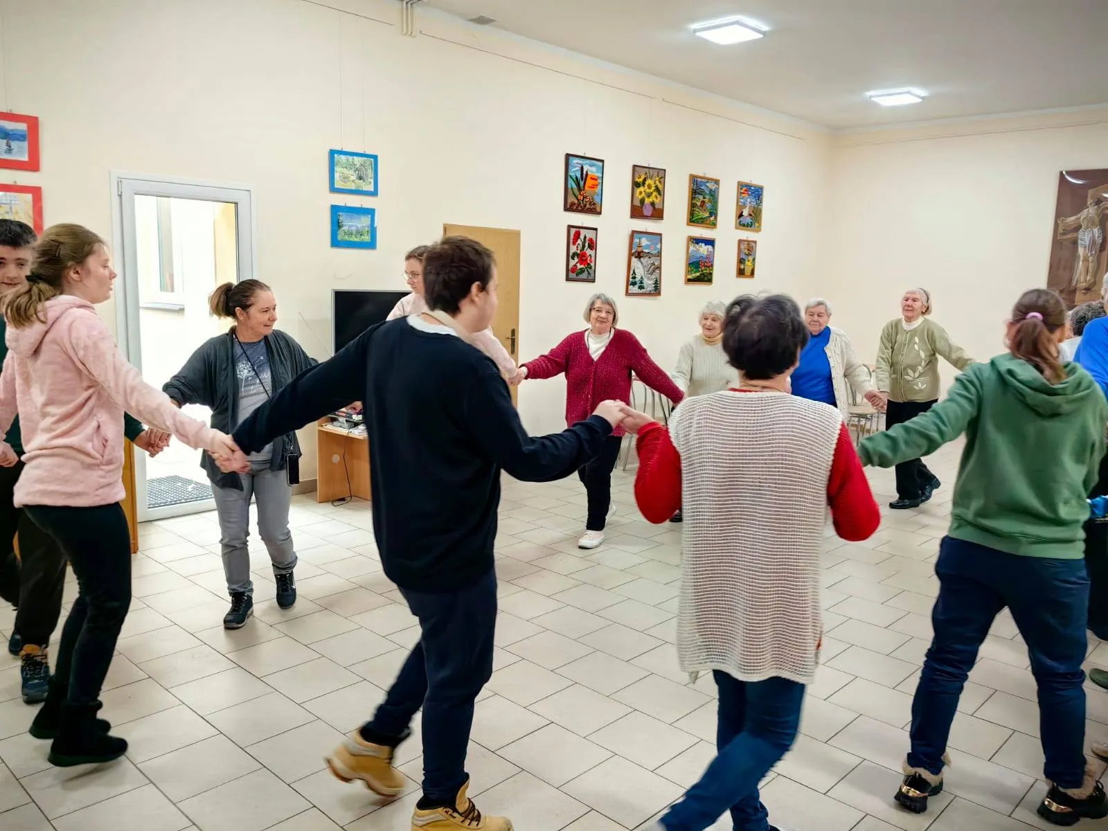 Spotkanie przy muzyce w Domu Dziennego Pobytu w Falenicy