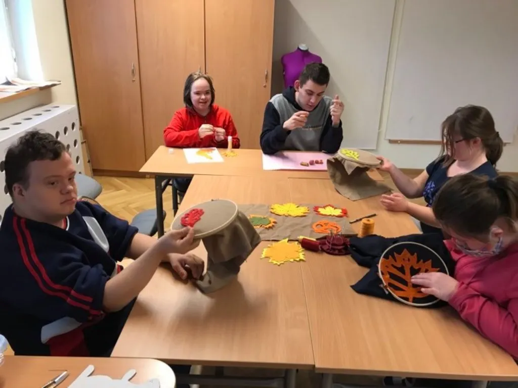 Szycie i papieroplastyka