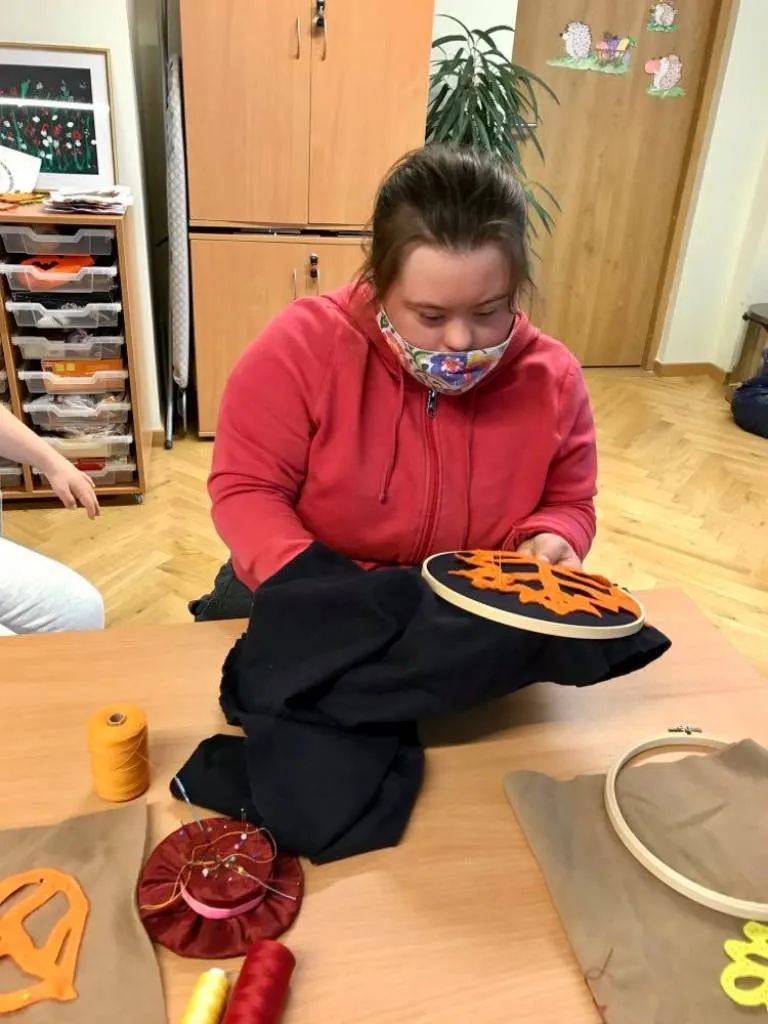 Szycie i papieroplastyka